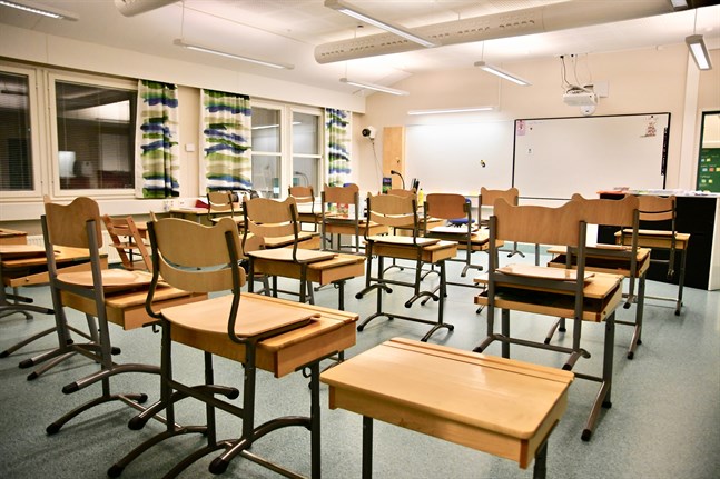 Det råder en skriande brist på behöriga specialklasslärare i södra Finland. Det visar en kartläggning som Finlands svenska lärarförbund har låtit göra.