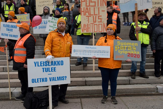 Olli Peltonen och Jutta Venhola-Peltonen är oroliga för framtiden. – Om ett ägarstyrt bolag får agera så här, var slutar det hela?