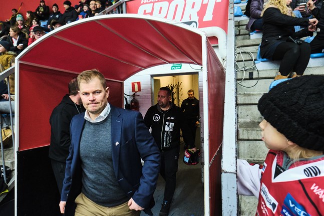 Spekulationerna kring Ari-Pekka Pajuluoma och tränarposten i Sport har gått heta under de senaste dagarna.