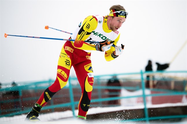 Jon Mäki var stark i den klassiska cupsprinten i Rovaniemi, men inte lika stark som Ristomatti Hakola. På fredagen får han en ny chans i världscupsprinten i Ruka.
