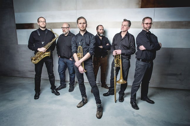 Ostrobothnia Jazz Sextet är, från vänster, Peter Nordwall, Stefan Brokvist, Rickard
Slotte, Marcus Söderström. Mikael Långbacka och Ralf Nyqvist.