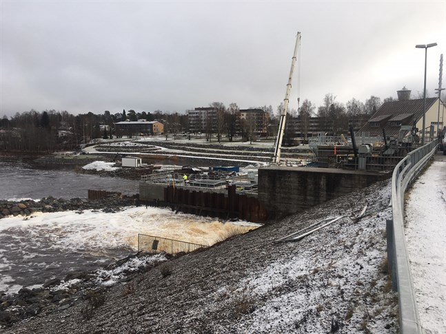 Nu snurrar den nya turbinen i Nykarleby kraftverk. Arkivfoto.