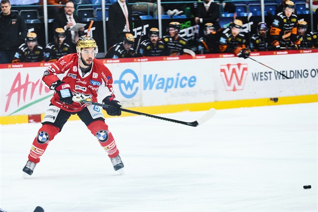 Chris DeSousa, här hemma mot KooKoo, har 8+3 på sex matcher i år.