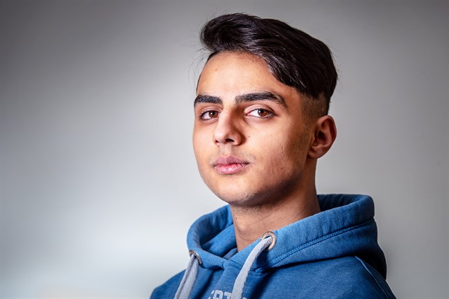 Maher Almogharbel går i nian i Sursik skola i Pedersöre.
