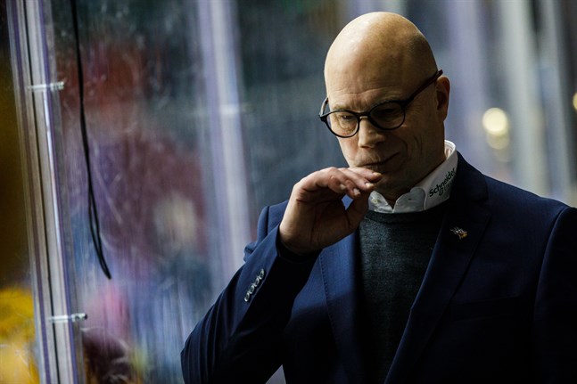 Risto Dufva tvingades kasta om i laguppställningen inför bortamatchen mot Kärpät.