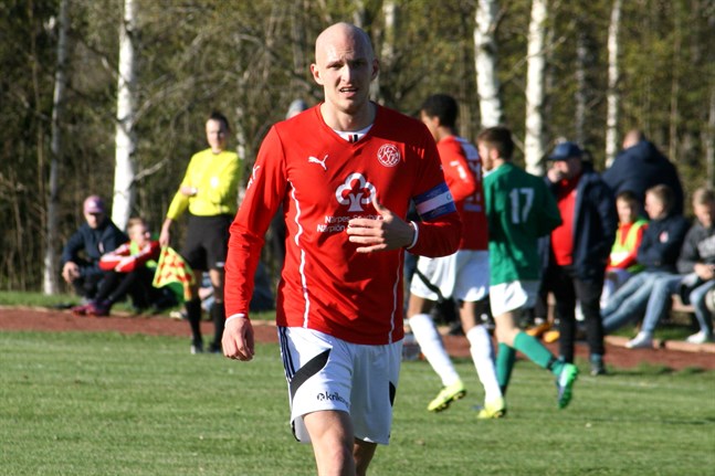 Jonas Granfors gjorde 30 mål för Kaskö IK under den gångna säsongen. Han fortsätter i laget även över nästa säsong.