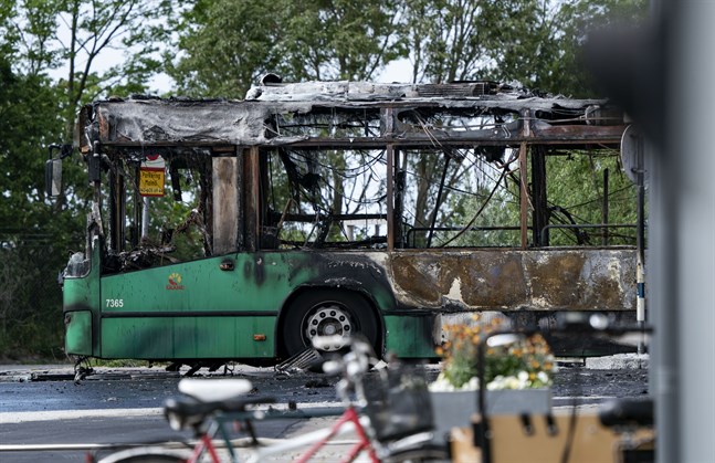 En gasbuss blev helt utbränd i Malmö maj i år sedan den fått kortslutning och börjat brinna. Arkivbild.