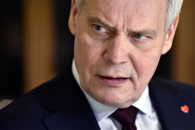 En dryg tredjedel av finländarna är nöjda med statminister Antti Rinnes (SDP) regering. I slutet av juli var motsvarande andel ungefär hälften, visar Lännen Medias gallup.