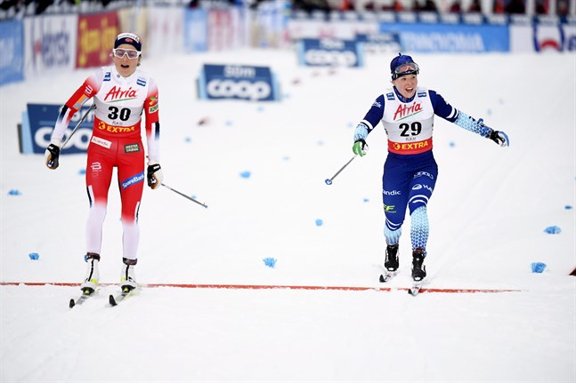 Krista Pärmäkoski och Therese Johaug gick i mål samtidigt i ett lopp där norskan var etta och finländskan tvåa.