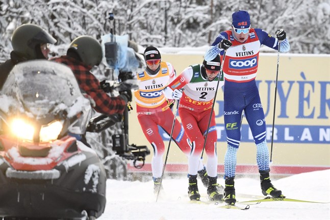 Iivo Niskanen fick till slut se sig besegrad av Johannes Hösflot Kläbo och Emil Iversen. Han slutade trea i minitouren.