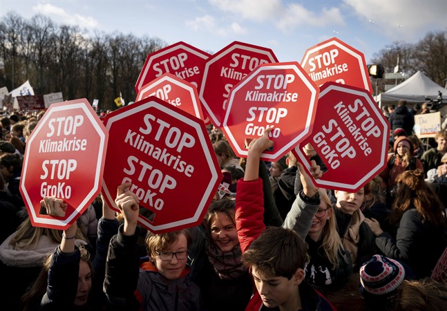 Unga människor kräver att regeringar runt om i världen ska agera mot klimatförändringarna. Arkivbild.