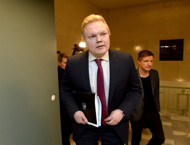 Ordföranden för Centerns riksdagsgrupp, Antti Kurvinen, säger att partiledningen inte såg något annat alternativ än att föreslå att man inte längre har förtroende för Antti Rinne.