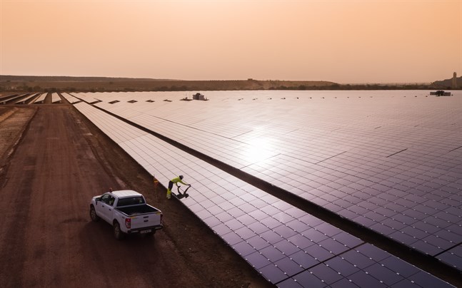 Solenergikraftverket på bild är från en gruva i Burkina Faso.