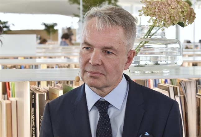Utrikesminister Pekka Haavisto (Gröna) förnekar att han utövat påtryckningar mot en tjänsteman på Utrikesministeriet.