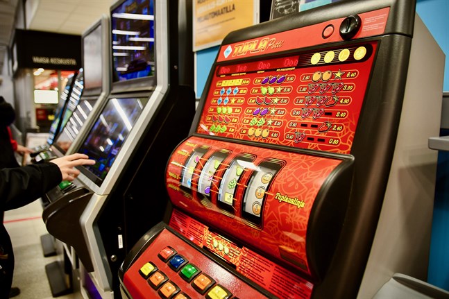 I januari börjar bolaget avlägsna en del av spelautomaterna runtom i Finland, rapporterar Veikkaus.