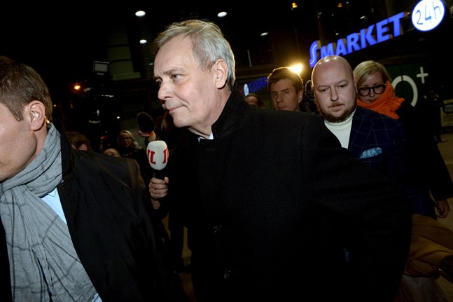 SDP:s partiordförande, statsminister Antti Rinne, efter mötet på måndagskvällen.