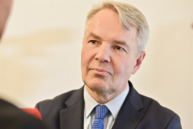 Utrikesminister Pekka Haavisto hördes på tisdag gällande sitt agerande kring flyktinglägret al-Hol i Syrien.