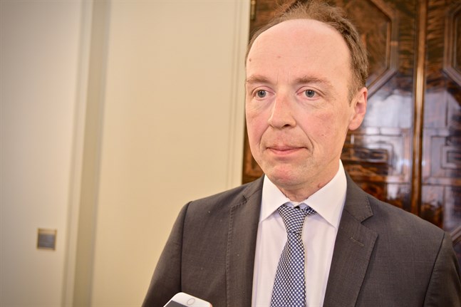 Sannfinländarnas ordförande Jussi Halla-aho tror inte på någon inbjudan till regeringsförhandlingarna.