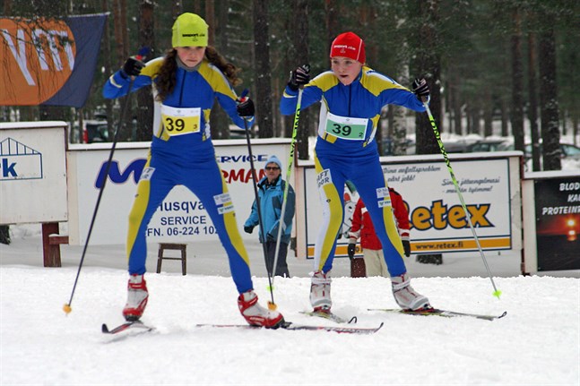 2012 stod Kraft skidor värd för FSS-mästerskapen på skidor på Vargberget. Här växlar Linnea Halonen till Heidi Kuuttinen och det blev silver för stafettlaget i D14 i hemmatävlingarna.