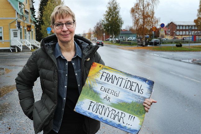 Kampen mot ett kärnkraftverk vid Bottenviken fortsätter intensivt. – Det vore mot all forskning och alla trender om det byggs, säger Elisabeth Holmström i Robertsfors.