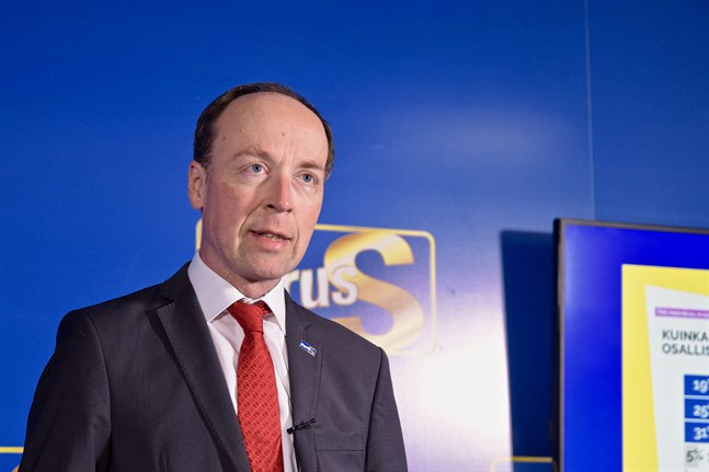 Sannfinländarnas ordförande Jussi Halla-aho säger att tre stora frågor fortfarande är öppna efter att utrikesminister Pekka Haavistos (Gröna) förtydliganden. Arkivbild.