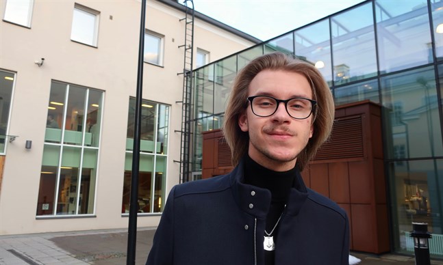 Philip Järvenpää ger sig ut på julturné – under den uppträder han för första gången i Terjäv.