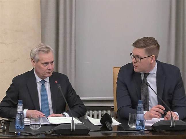 Regeringssonderare Antti Rinne (SDP) och SDP:s gruppordförande Antti Lindtman säger att det nu gäller att titta framåt.