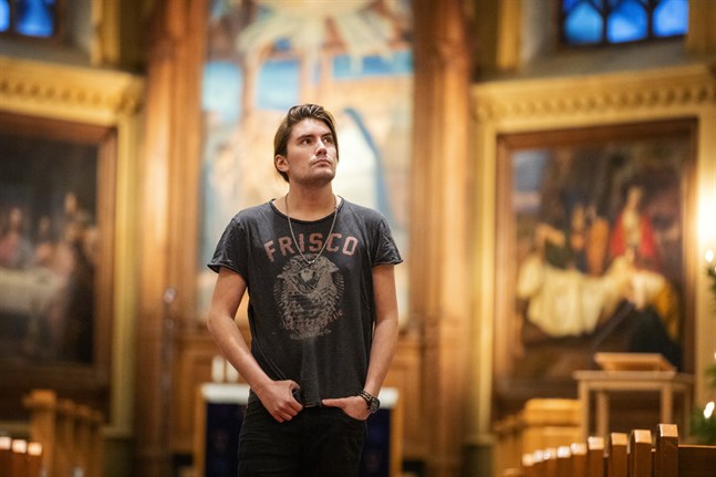 För första gången ger André Linman julkonserter, första konserten är i Trefaldighetskyrkan.