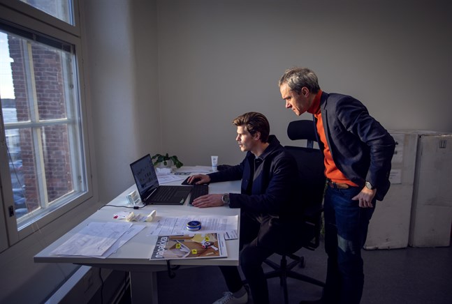 Geyser batteries har inga produktionsanläggningar i Vasa ännu. Kontoret där Alexander Strömberg och Andrey Shigaev jobbar finns på Fabriikki vid Vasa universitets campus.