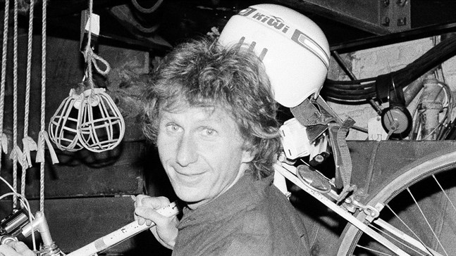Rene Auberjonois bakom scenen vid O'Neill Theatre i New York 1985.