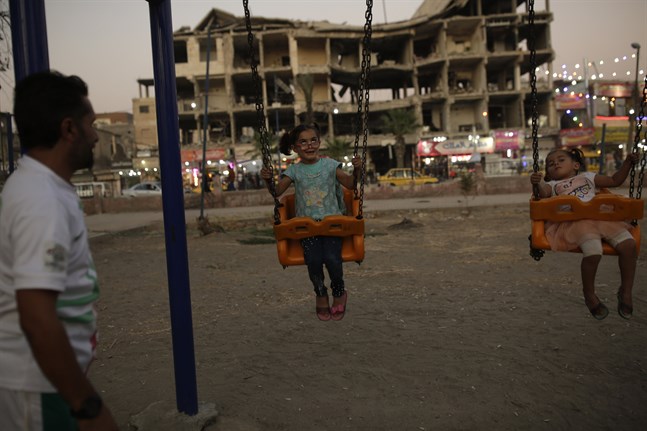 Boende i Raqqa i Syrien, vilken i praktiken var Islamiska statens tidigare huvudstad.