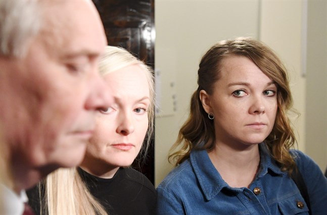 Centerns ordförande Katri Kulmuni (till höger) kommenterar Antti Rinnes (SDP) avgång som statsminister i ett inlägg på Facebook.