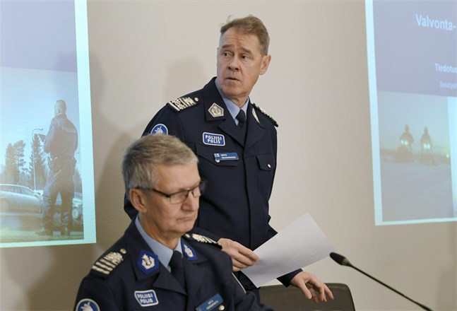 Arto Karnaranta, biträdande polischef i Uleåborg, och Seppo Kolehmainen, polisöverdirektör, presenterade de utmaningar som polisen står inför.