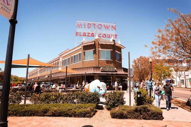 Midtown i Oklahoma City erbjuder en blandning av lokala restauranger, pubar, unika butiker och historiska byggnader.