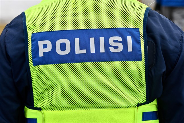 Fotgängaren utan reflex hade lämnat platsen då polisen anlände.
