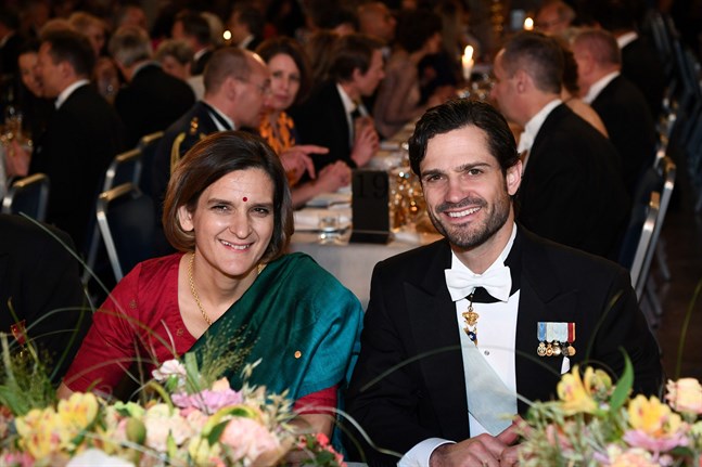 Ekonomipristagaren Esther Duflo har fått prins Carl Philip som kavaljer på banketten.