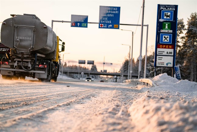 Enbart vägprojekten på riksåttan i Jakobstadsregionen skulle sluka närmare 16 miljoner euro.