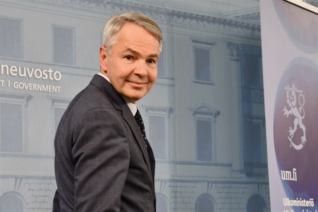 Utrikesminister Pekka Haavisto (Gröna) säger att han bett Utrikesministeriet förbereda sig för olika scenarier i al-Hol-frågan, bland annat att de finländska kvinnorna och barnen på lägret plötsligt utvisas.