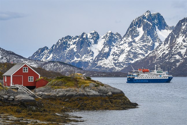 M/S Quest vid Lofoten.