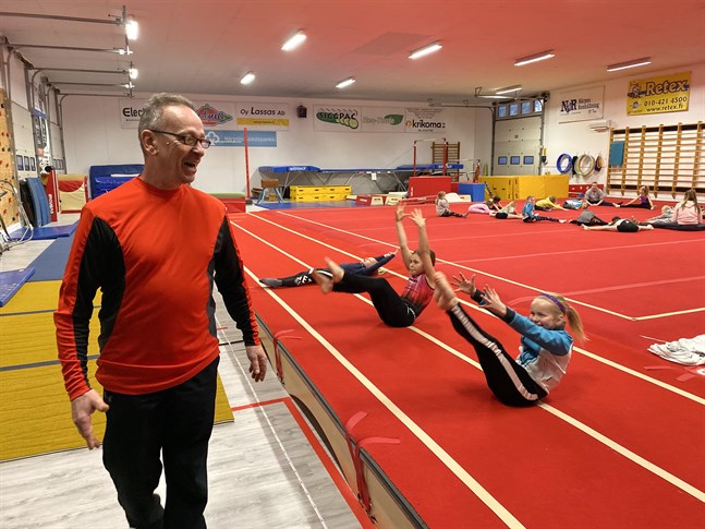 Tränaren Jean-Pierre Lavachery har lämnat NKG-Artistica och har återvänt till USA.