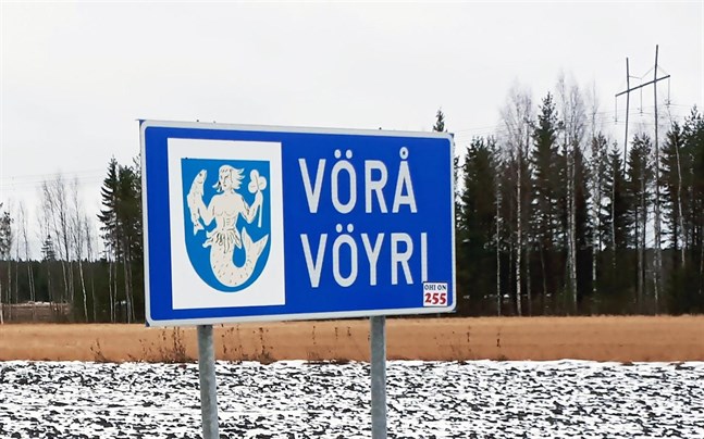 Det senaste beslutet i Vörå är att de finskspråkiga skolorna och daghemmet fortsätter som förr.