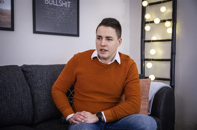 Christoffer Ingo har sedan yrkesskoletiden vetat att han vill ta över lantbruket. Det hade han gjort
oberoende, men att han skulle få nytt jobb på köpet kom oväntat.