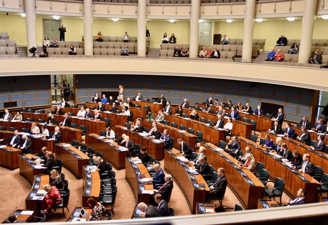Flera riksdagsledamöter har krävt klarhet i regeringens linje i al-Hol-frågan. På tisdag ska regeringen svara på oppositionens interpellation inför riksdagen.