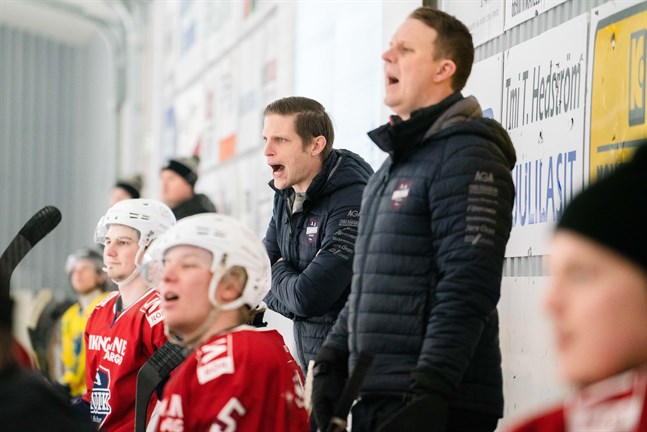 Michael Ringberg (till vänster) tillsammans med den assisterande tränaren Tommy Isaksson.