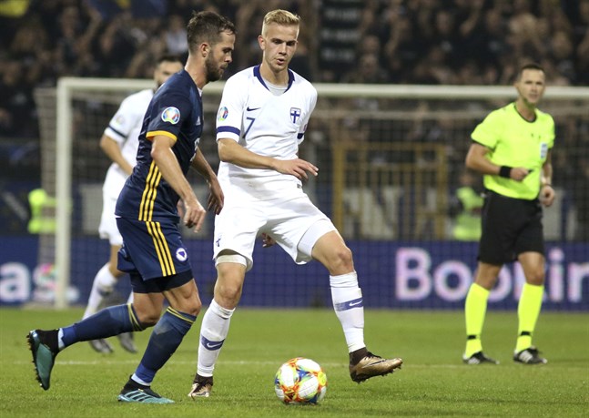 Jasse Tuominen (i vitt) har 15 A-landskamper på sitt cv och målet mot Liechtenstein var hans första för Finland.