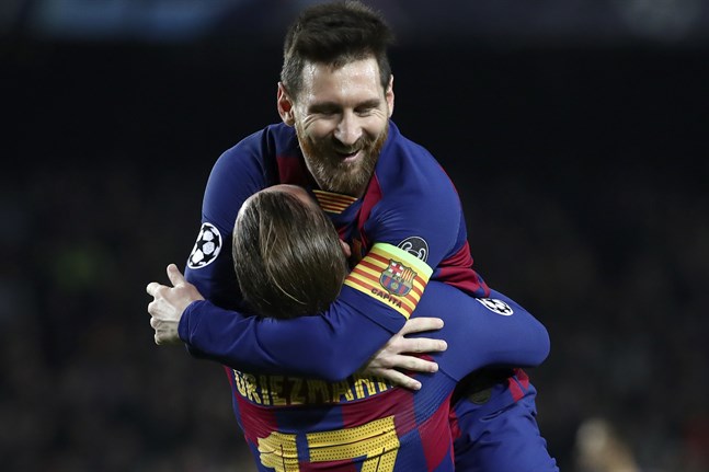 Barcelonas Lionel Messi och Antoine Griezmann kommer spela El Clásico mot Real Madrid inför ett ovanligt stort säkerhetspådrag.