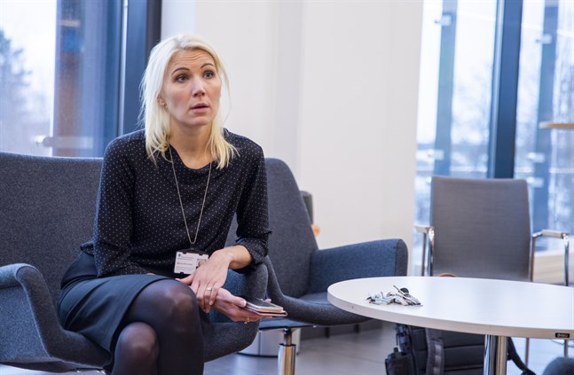 Vasa sjukvårdsdistrikts direktör Marina Kinnunen säger att man är beredd på att höja beredskapen om coronaläget förvärras i regionen.