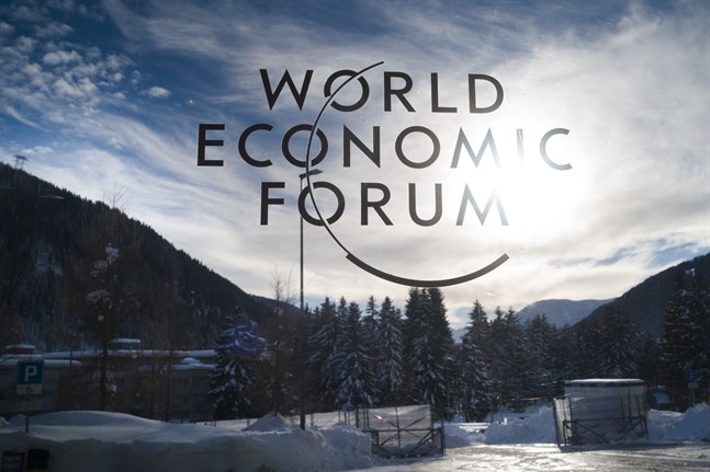 Världsekonomiskt forum (WEF) förutspår att det kommer att ta över 200 år för världens arbetsplatser att bli jämställda. Bild från Davos i Schweiz i samband med WEF:s årliga möte där i januari i år.