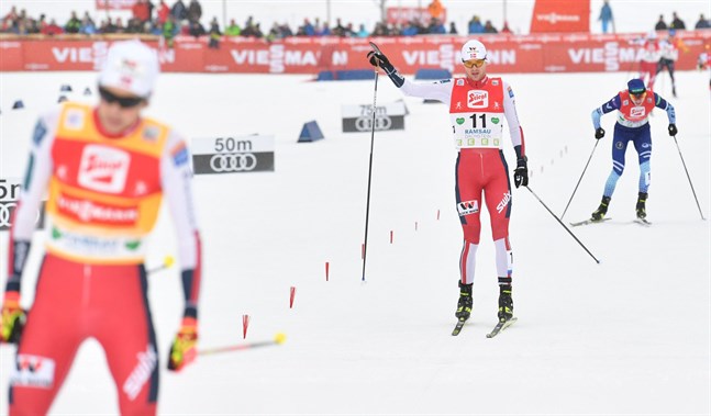 Norge tog dubbelseger i dagens världscup i nordisk kombination. Ilkka Herola kämpade ursinnigt om tredjeplatsen, men fick ge sig med en tiondel.