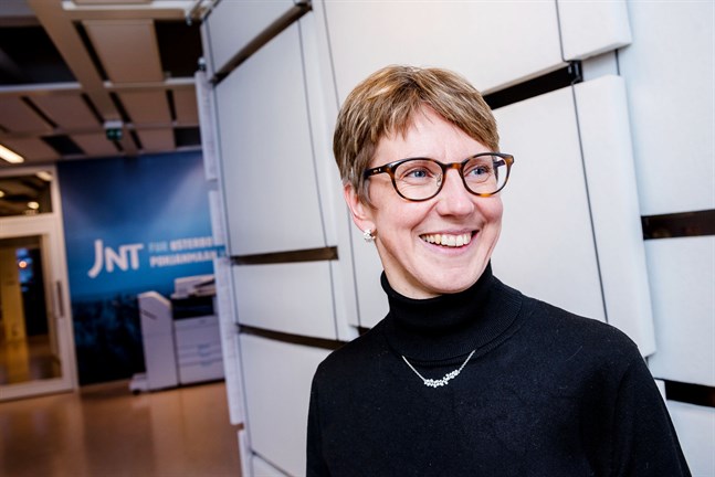 Vd Maria Höglund kan glädjas över DNA-pengarna som gör att JNT kan investera ännu mera i en fiberutbyggnad i Österbotten.